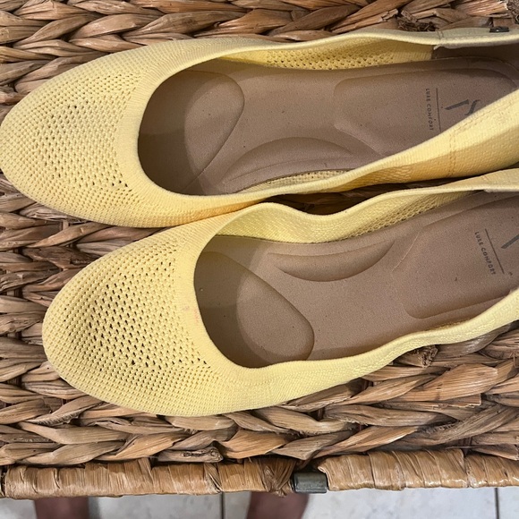 Simply Vera Vera Wang Yellow Flats - Picture 1 of 16